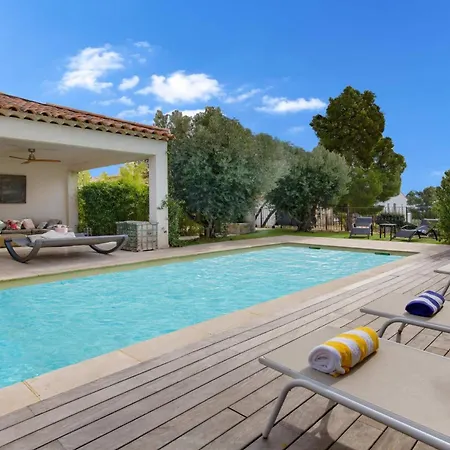 Les Lavandieres By *